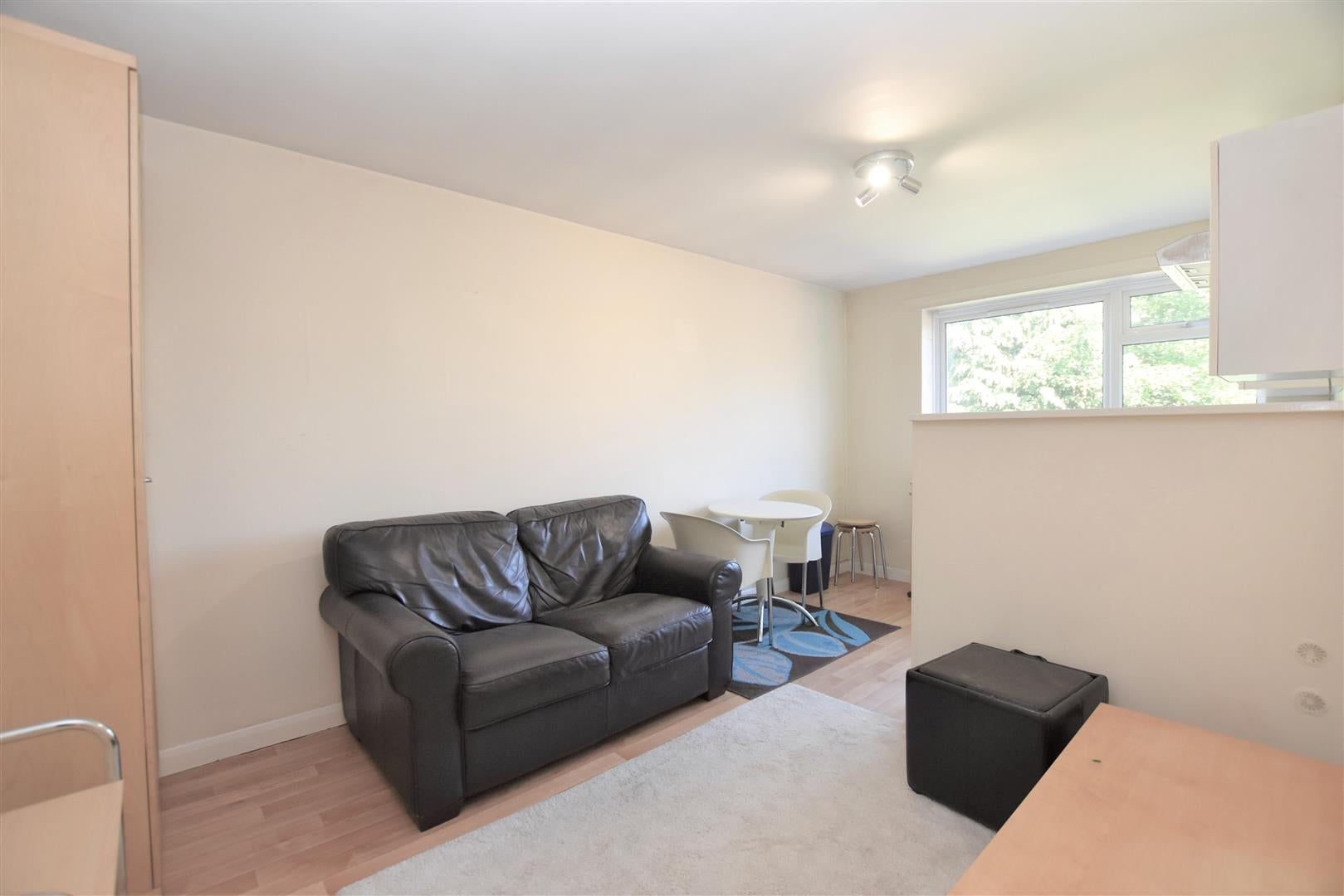 Flat Southcote Road in Reading