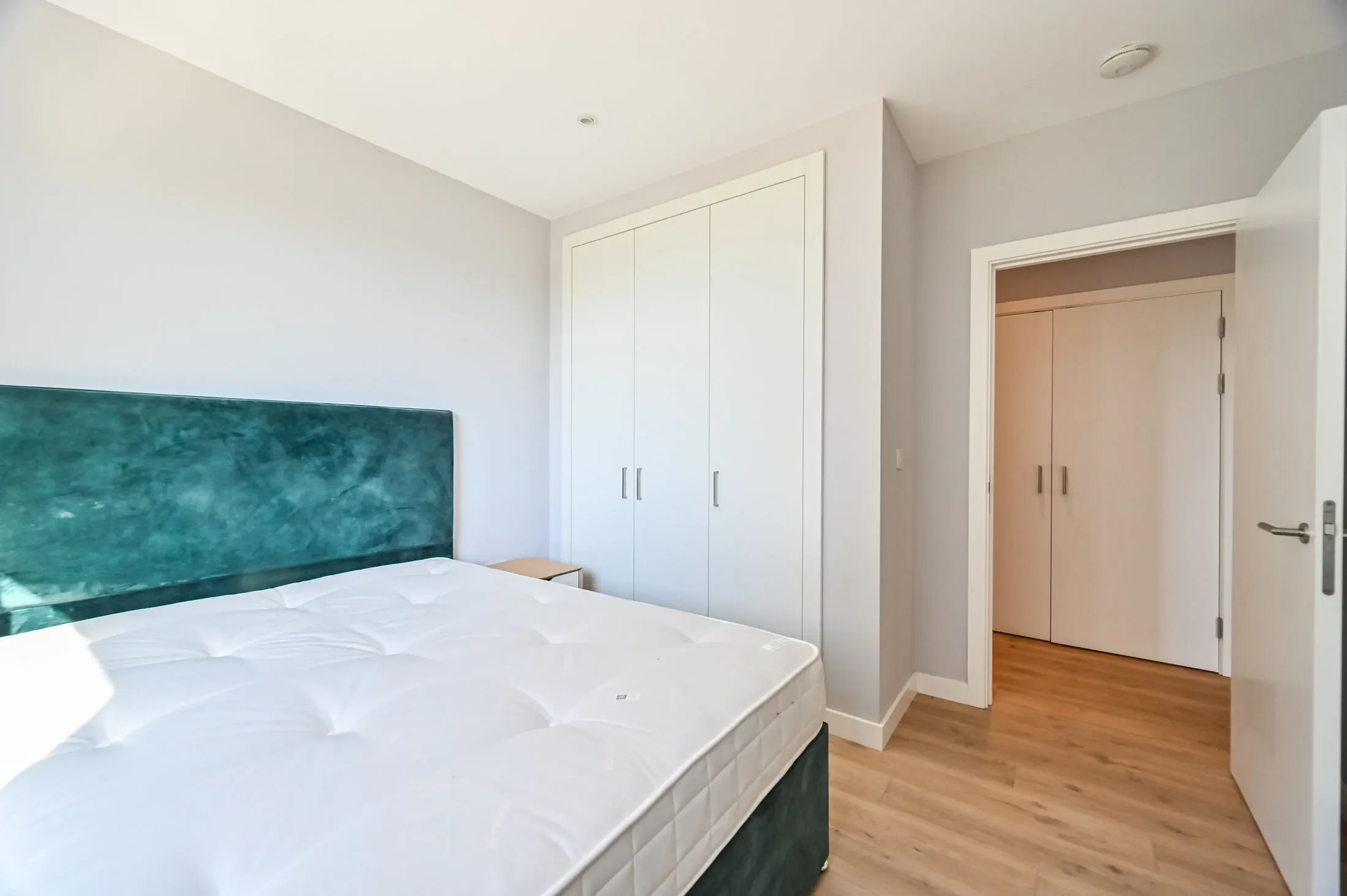 Flat Portlands Court in Greater London