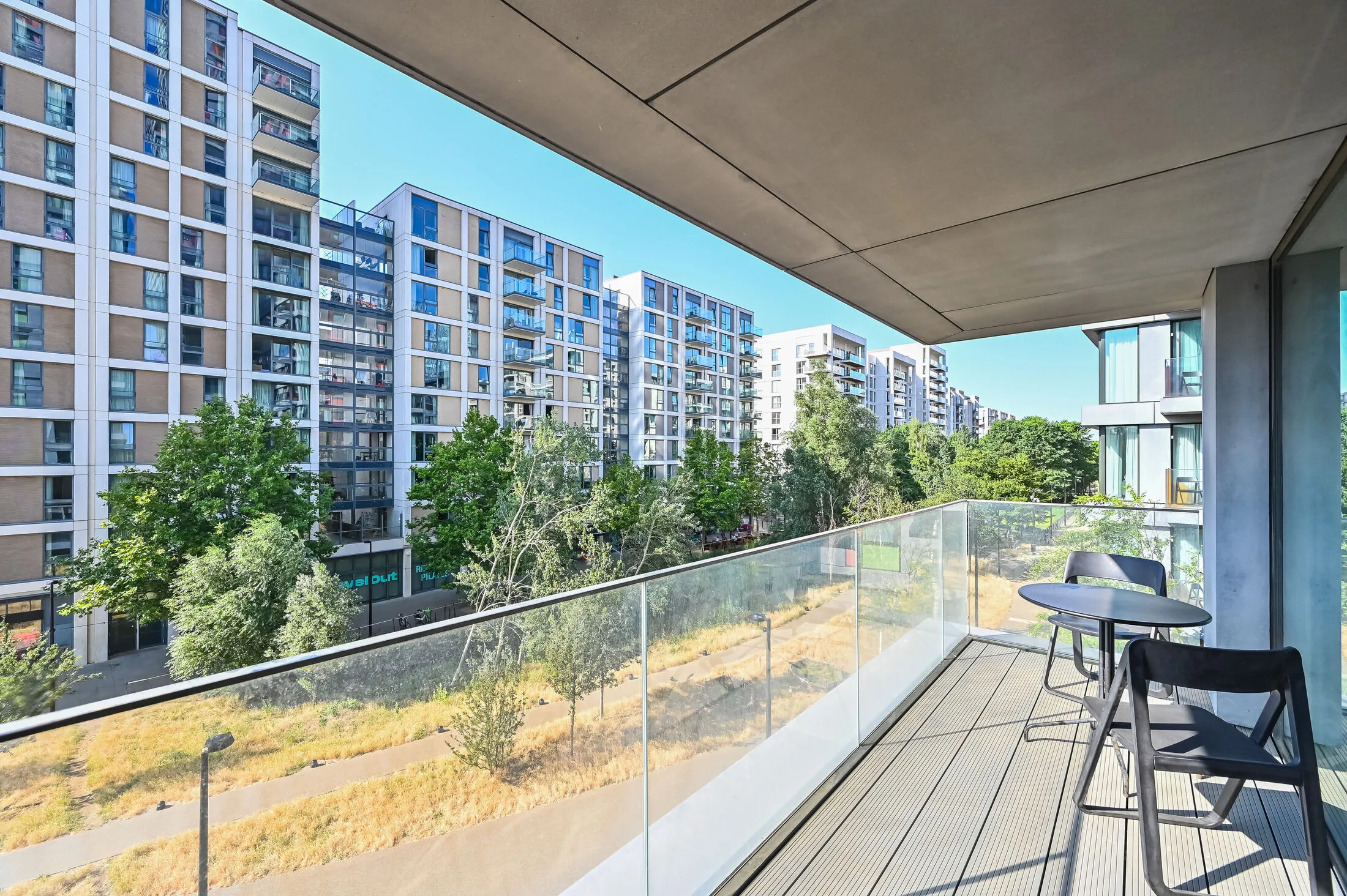 Flat Portlands Court in Greater London