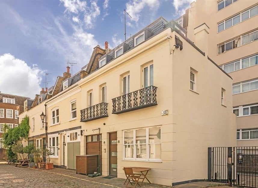 House Radnor Mews in City of Westminster