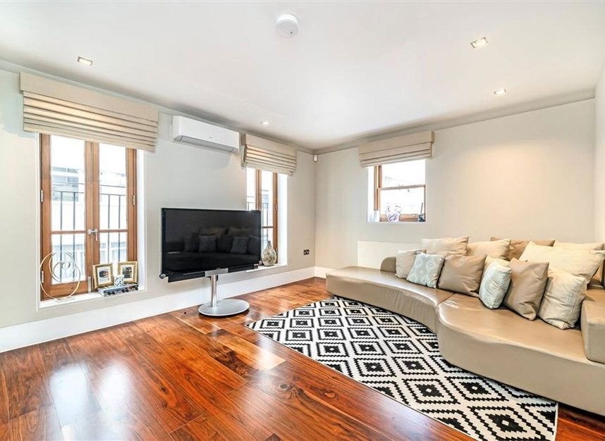 House Radnor Mews in City of Westminster