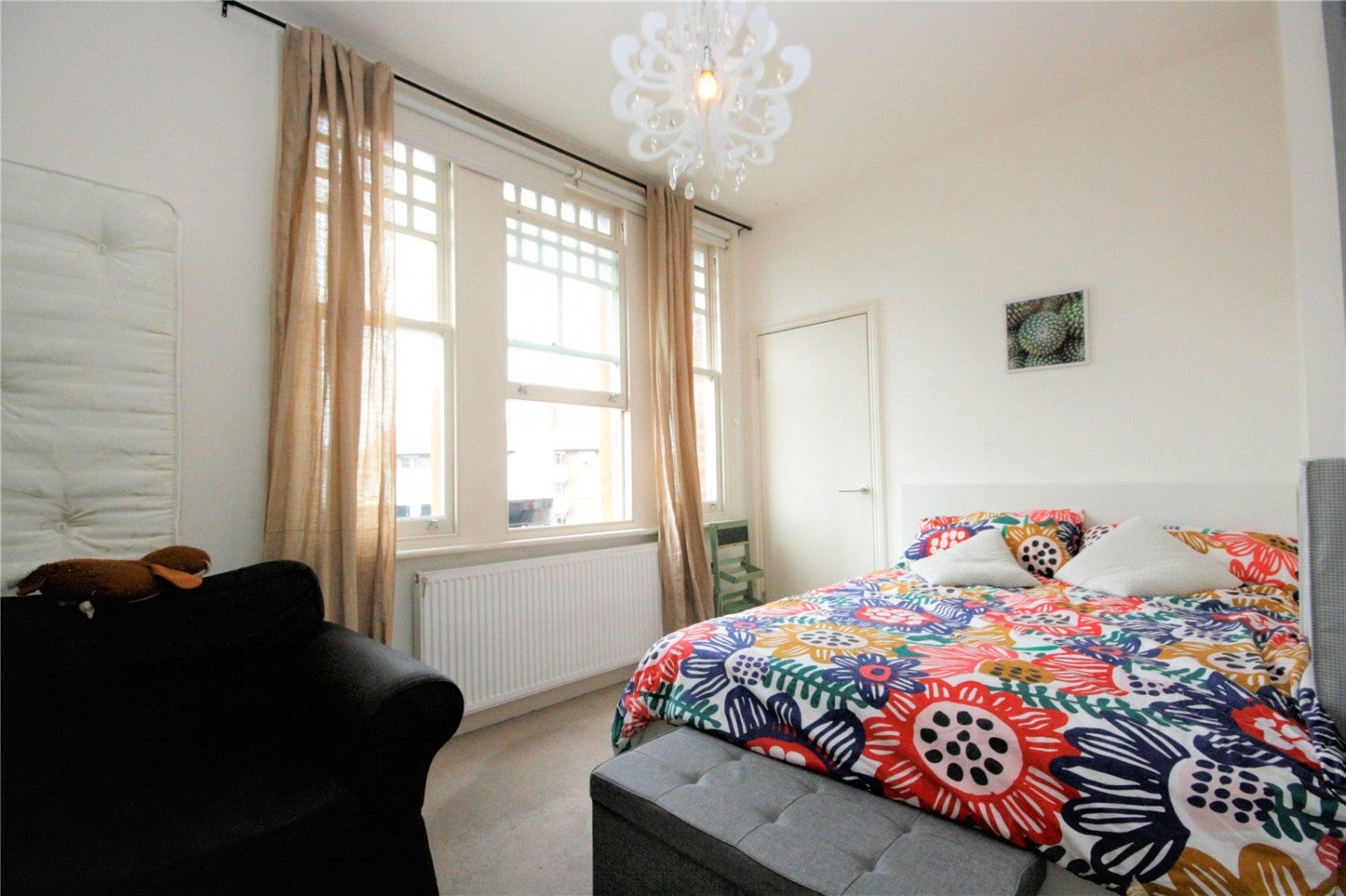 Flat Walm Lane in Greater London