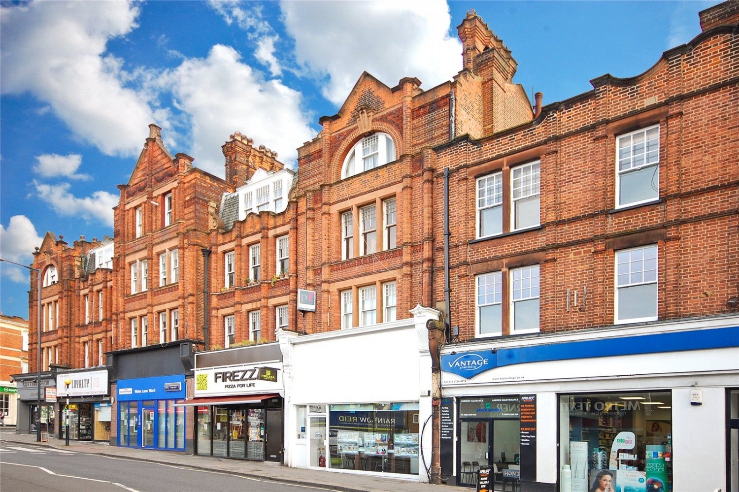 Flat Walm Lane in Greater London