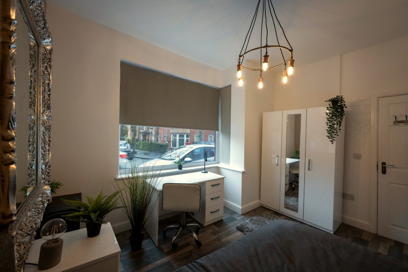 Room Mauldeth Road in Manchester