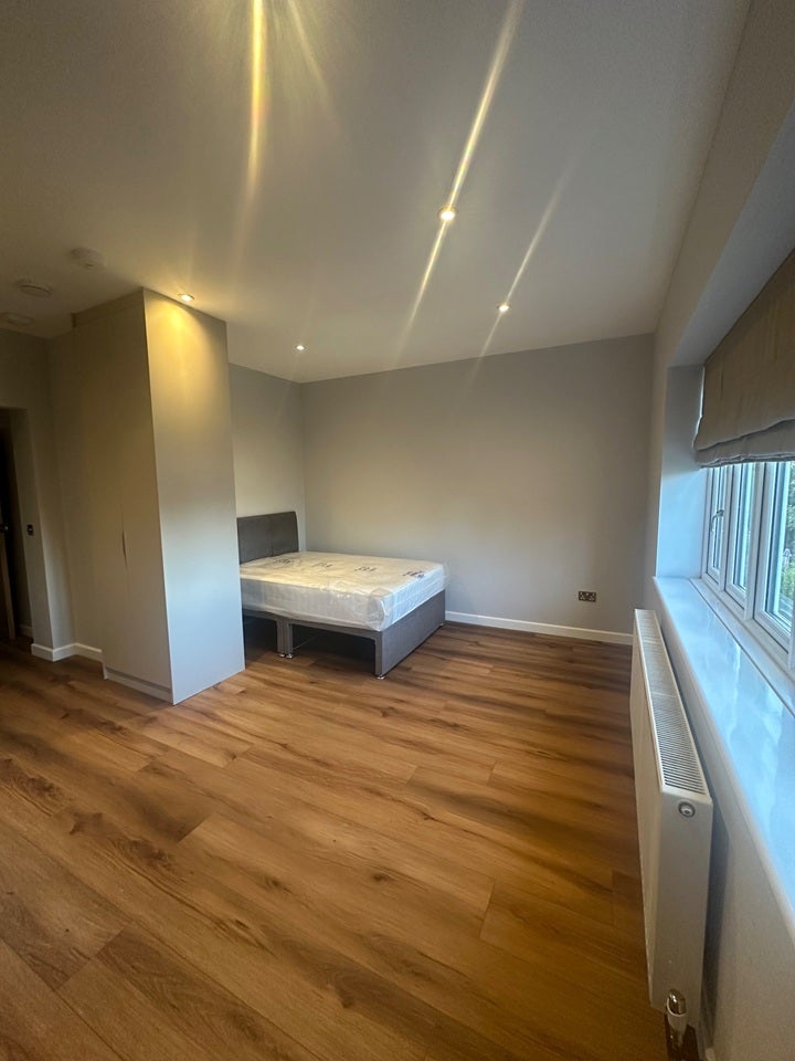 Flat Brunswick Road in Greater London