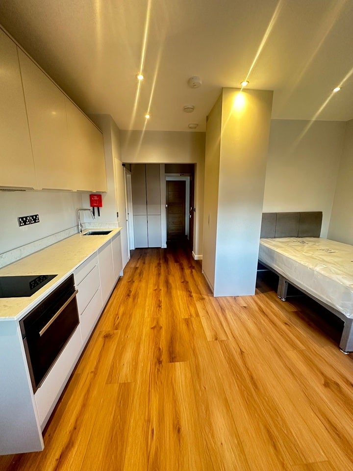 Flat Brunswick Road in Greater London