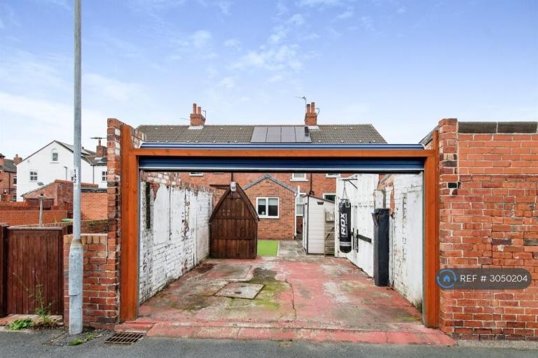 House Hope Street West in Wakefield