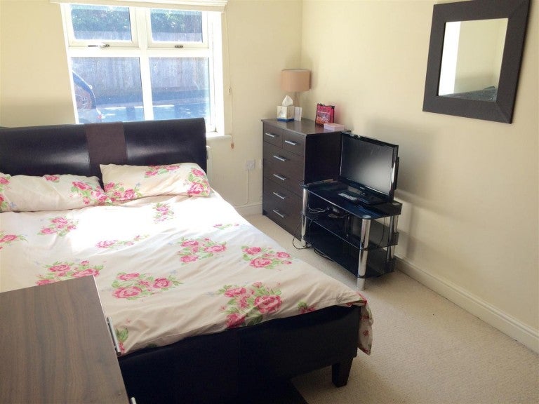 Flat Dunmore Road in Harborough