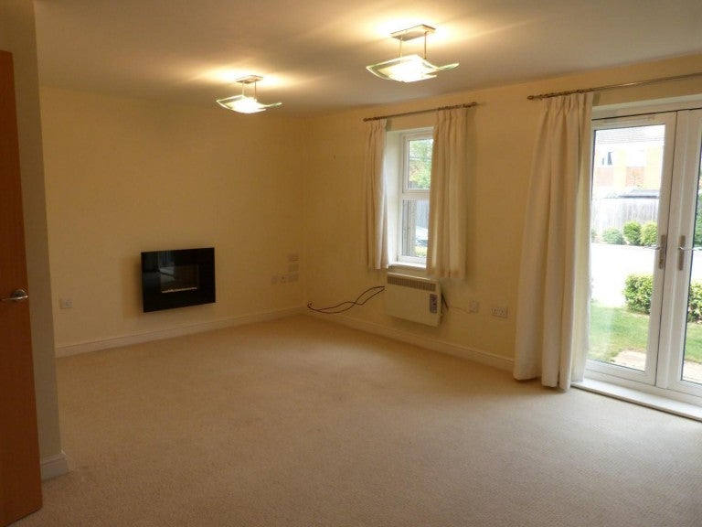 Flat Dunmore Road in Harborough