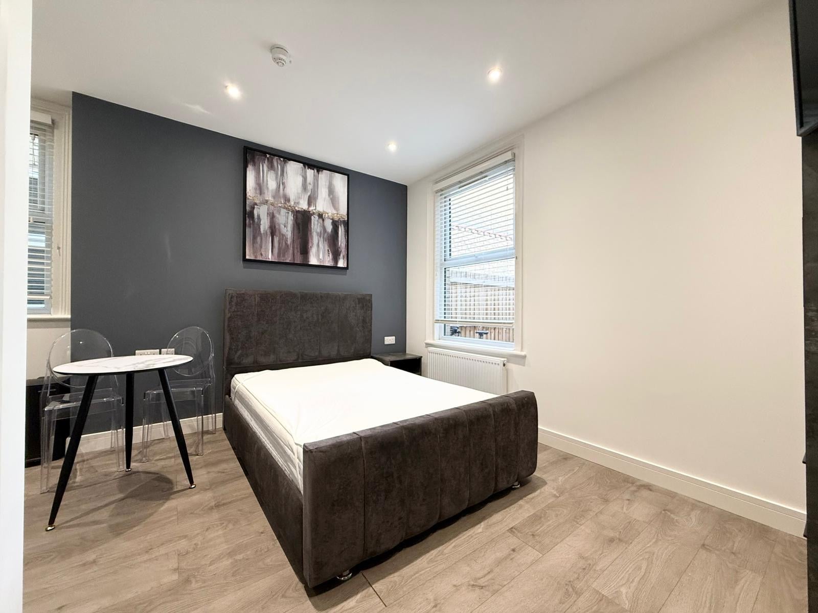 Room Broadway in Peterborough
