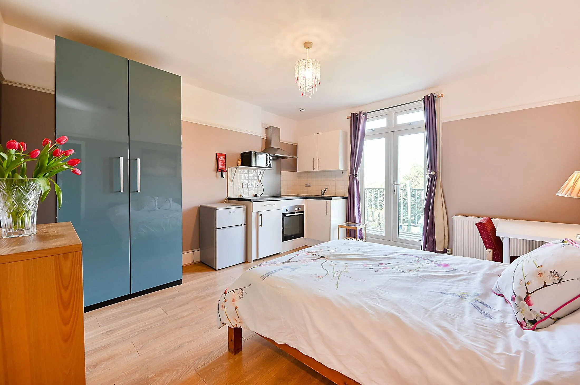 Flat Twyford Crescent in Greater London