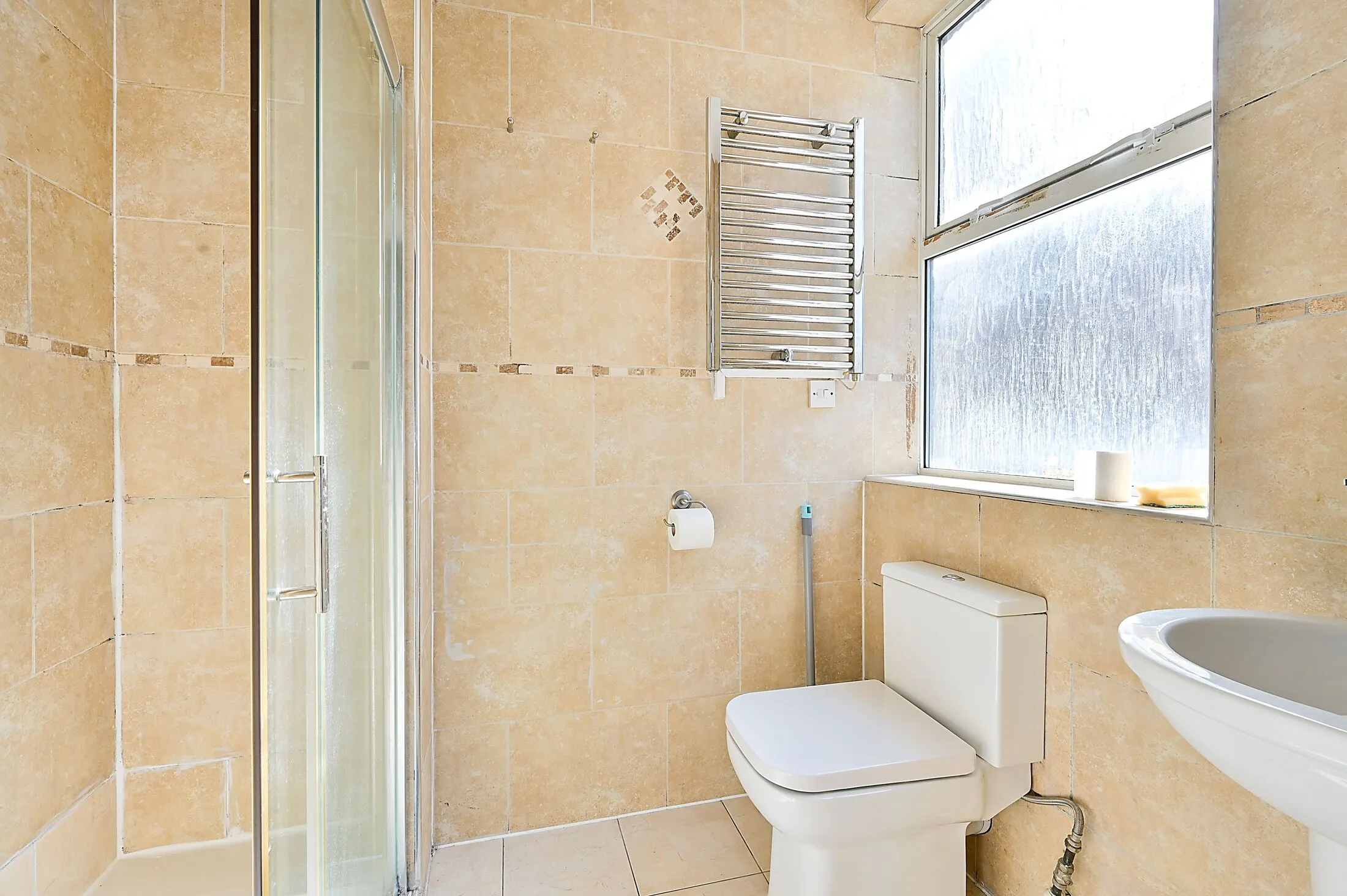 Flat Twyford Crescent in Greater London