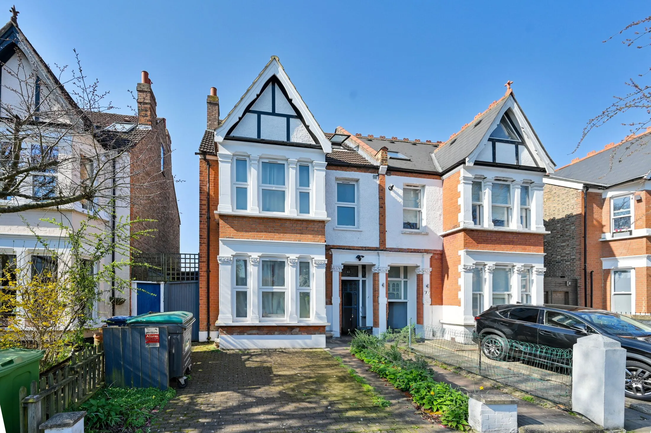 Flat Twyford Crescent in Greater London