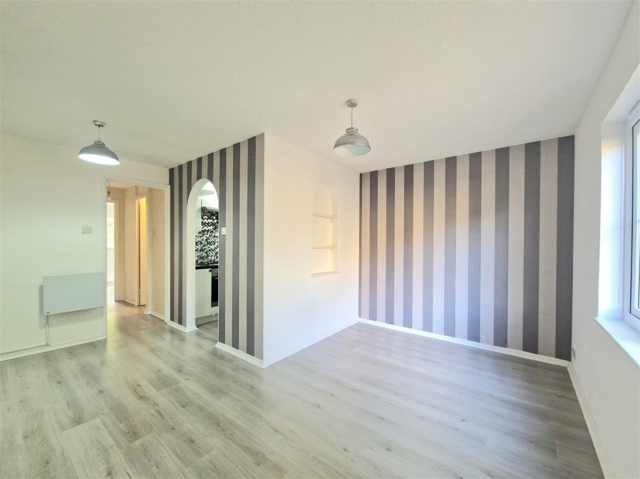 Flat Swallow Drive in Greater London
