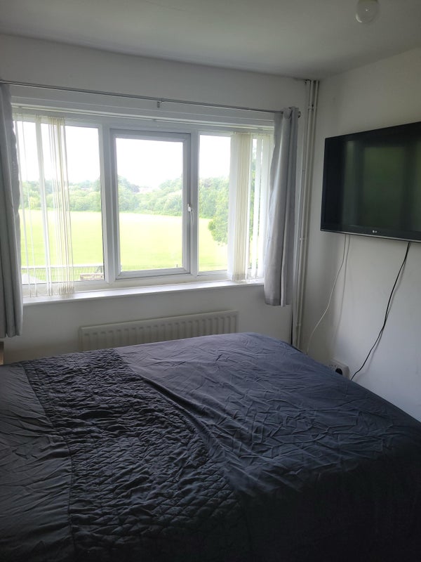Room Rowood Drive in Metropolitan Borough of Solihull