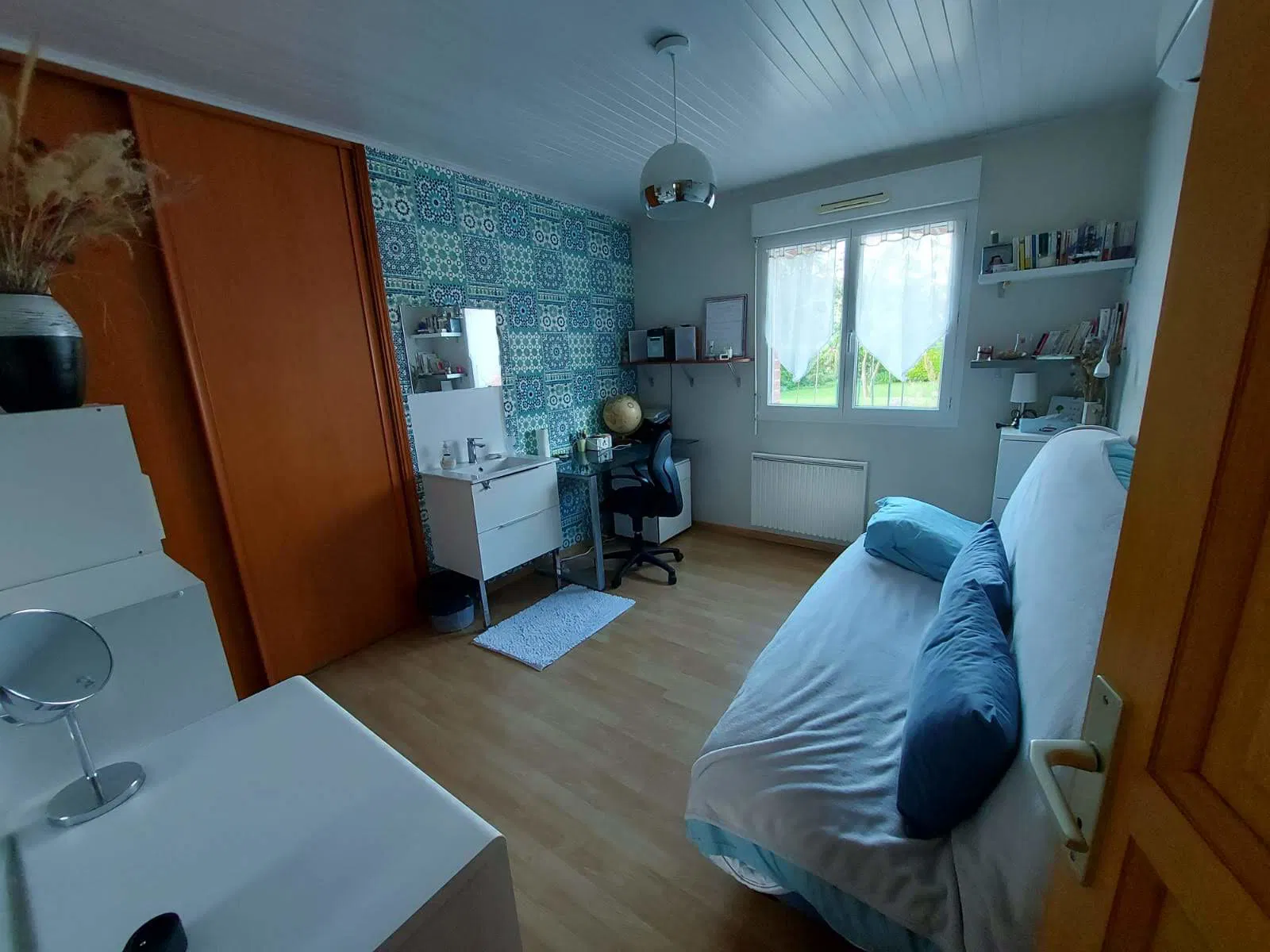 Room Rue Ampère in Dainville