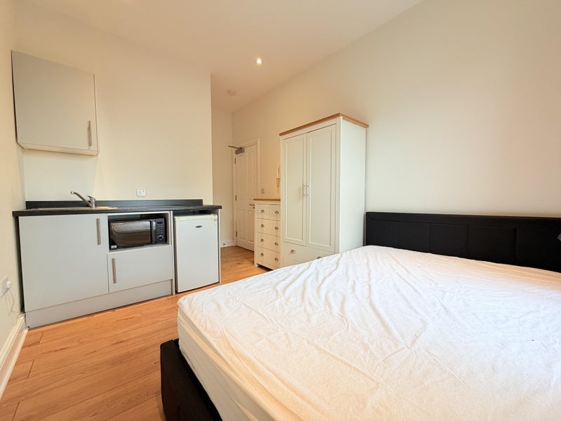 Flat Stanhope Gardens in Greater London