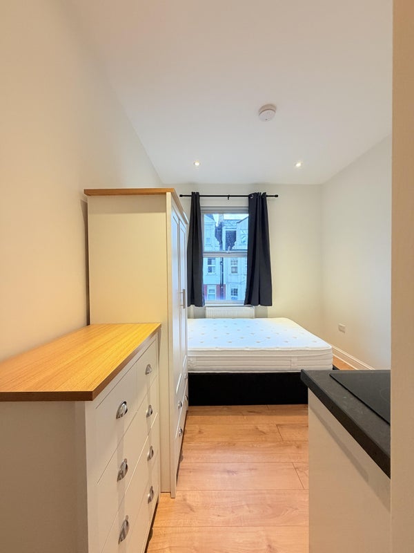 Flat Stanhope Gardens in Greater London