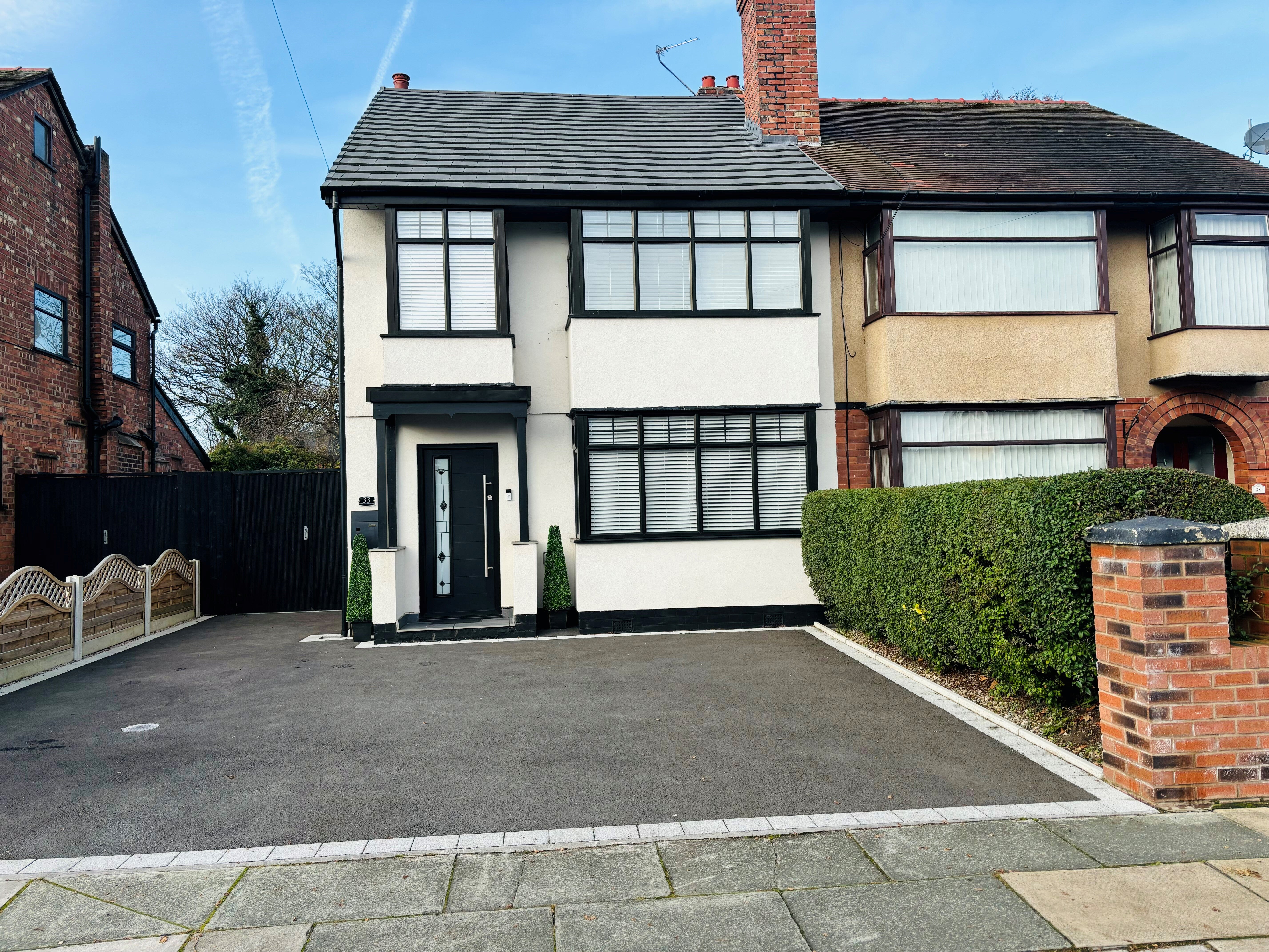Flat Strathmore Drive in Crosby