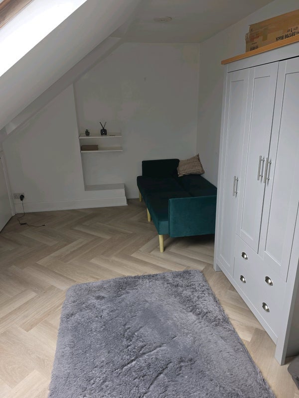 Room Coverton Road in Greater London