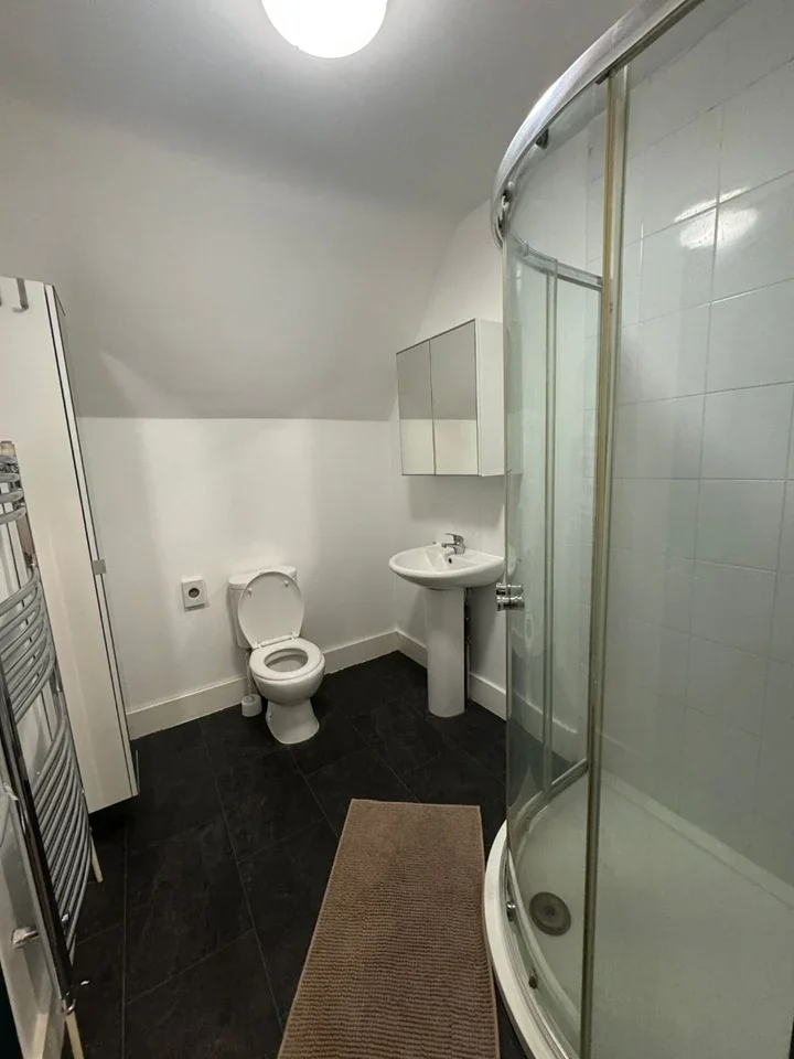 Room Cedars Road in Greater London