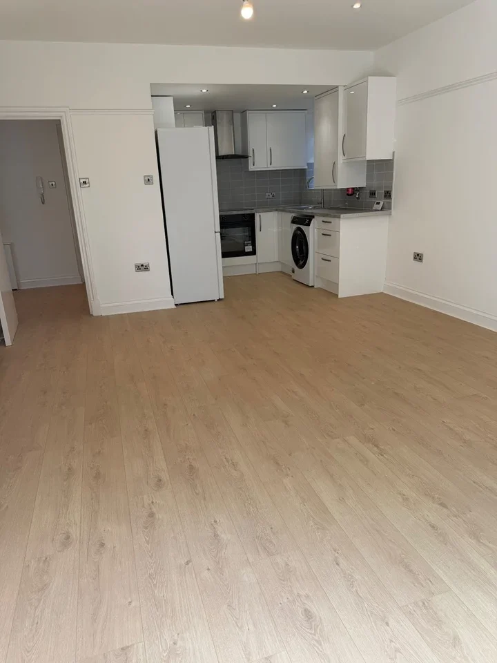 Flat Sandringham Drive in Liverpool