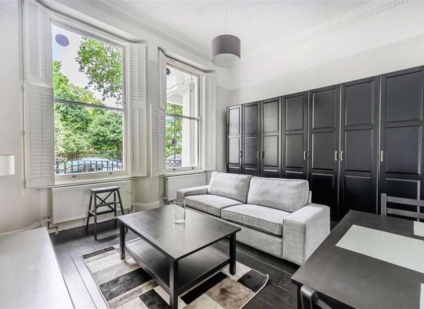Flat Courtfield Gardens in Greater London