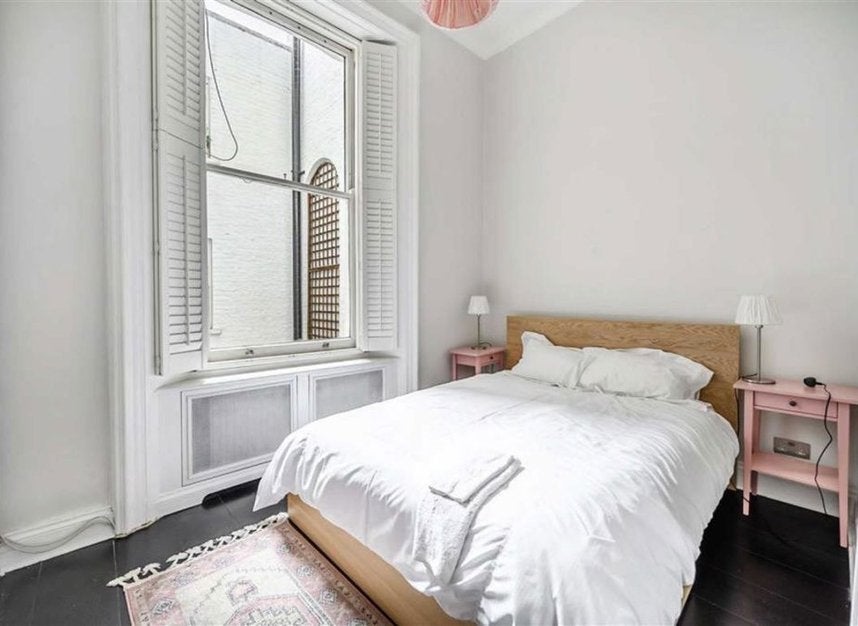 Flat Courtfield Gardens in Greater London