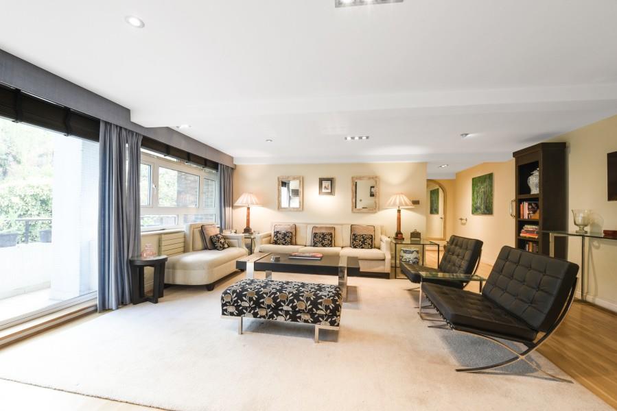 Flat Strangways Terrace in Greater London