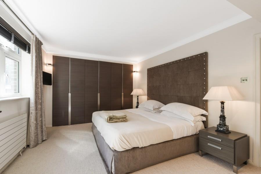 Flat Strangways Terrace in Greater London
