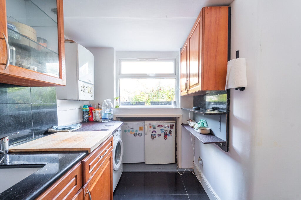 Flat Brondesbury Villas in Greater London