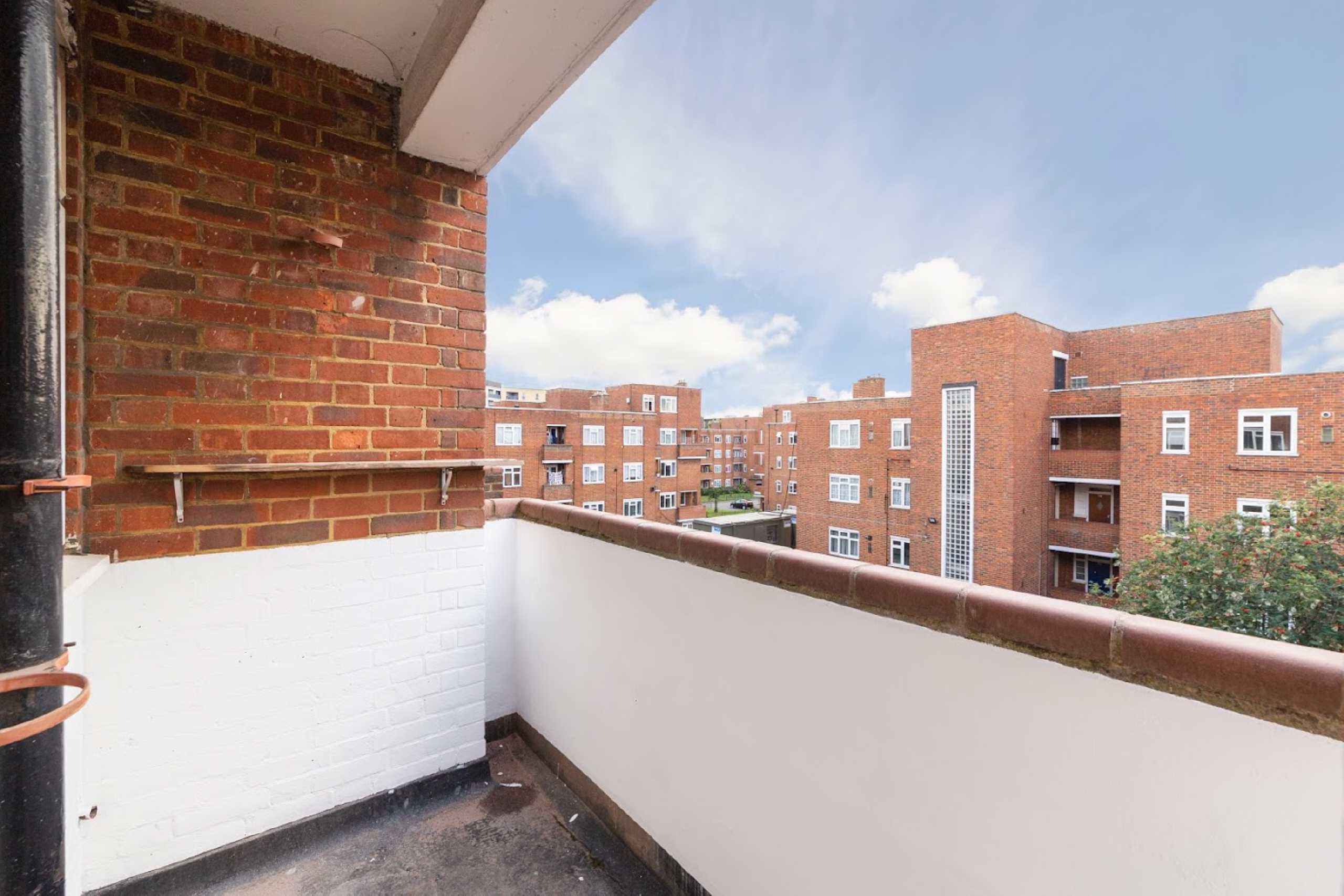 Flat Neckinger in Greater London