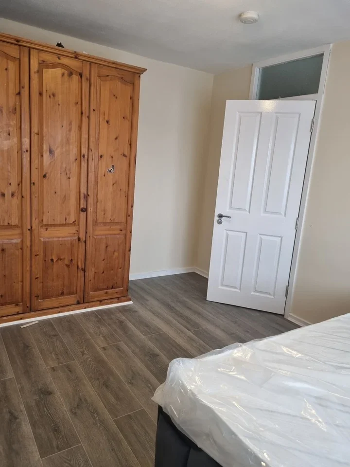 Room Bounces Road in Greater London
