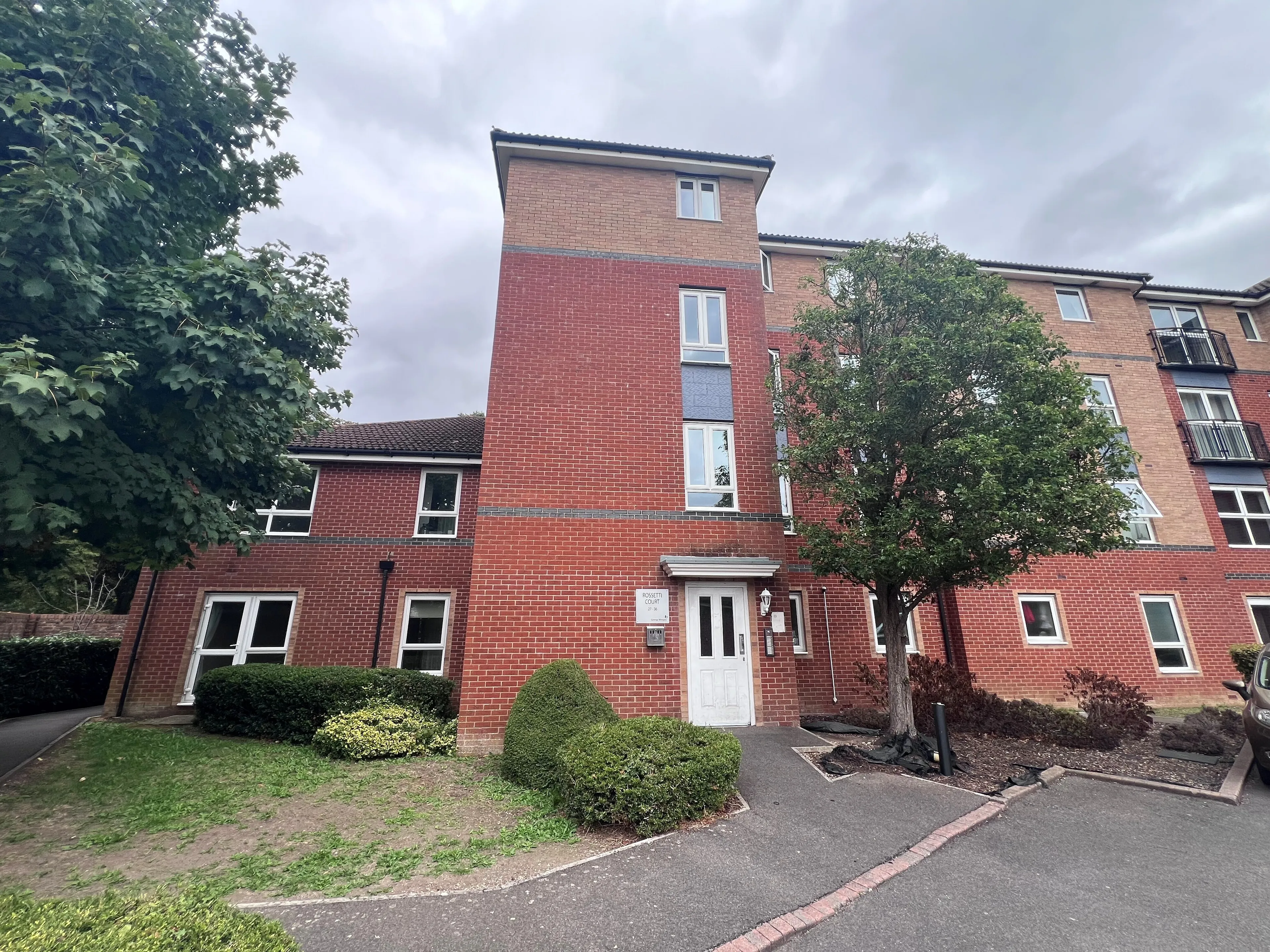 Flat Byron Road in Eastleigh