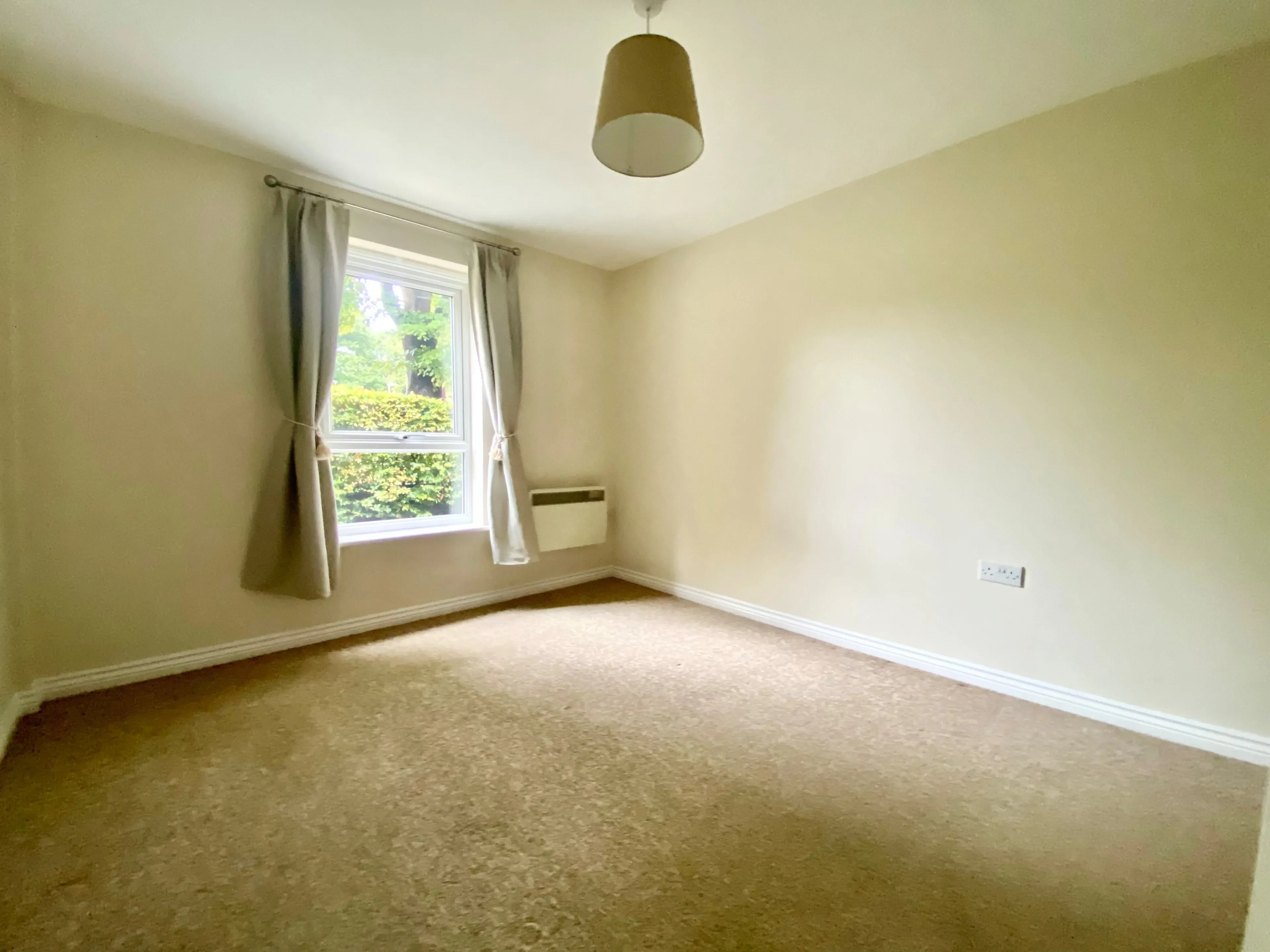 Flat Byron Road in Eastleigh