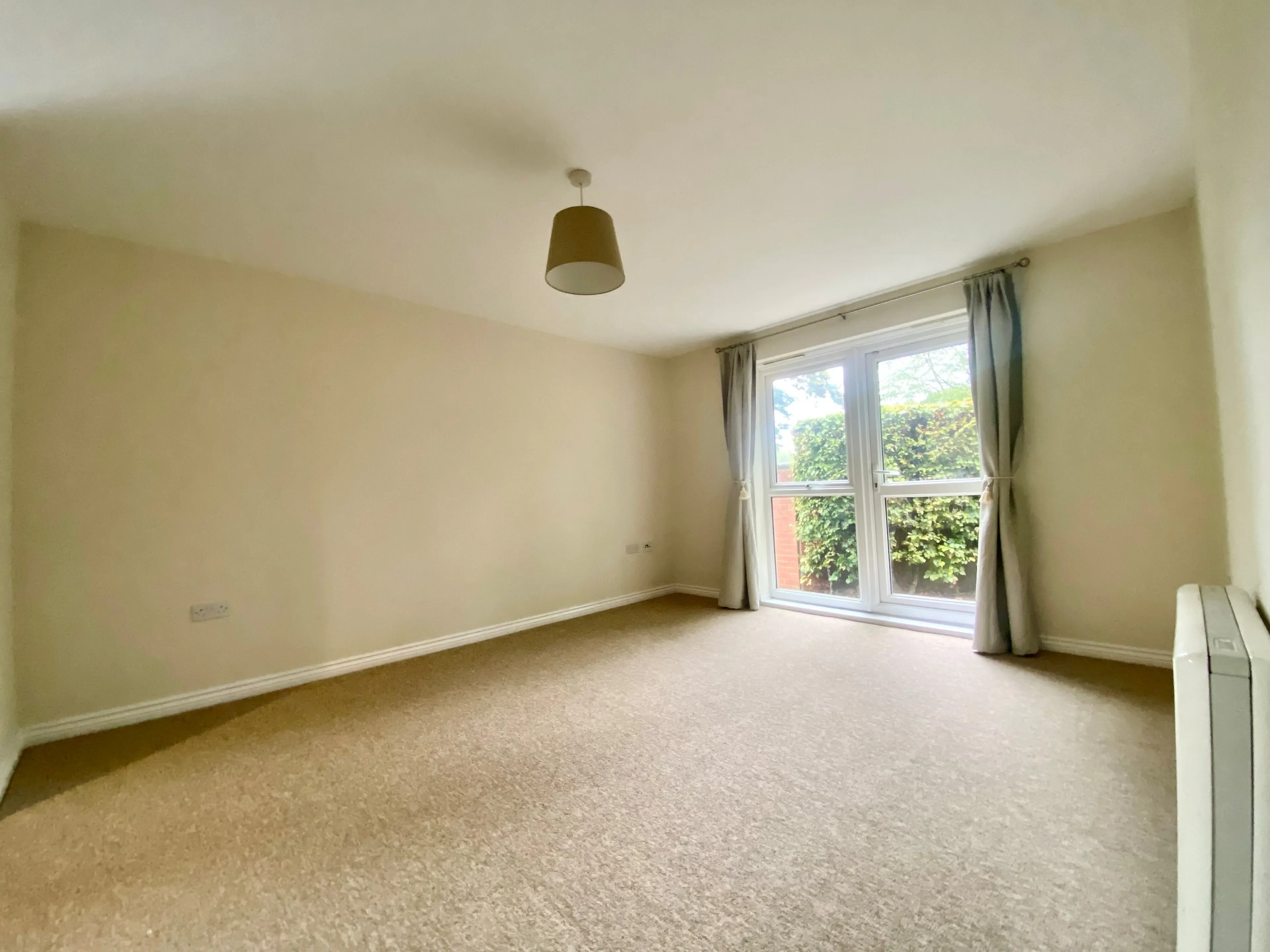Flat Byron Road in Eastleigh