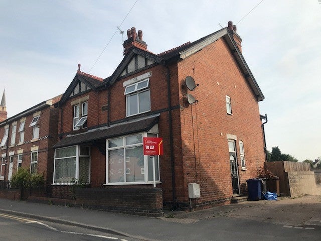 Room Horninglow Road North in East Staffordshire