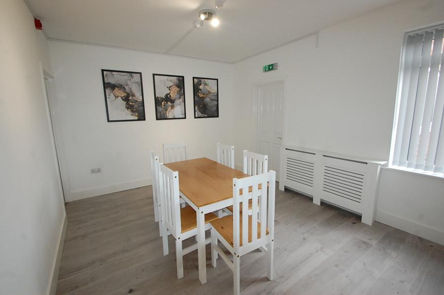 Room Horninglow Road North in East Staffordshire