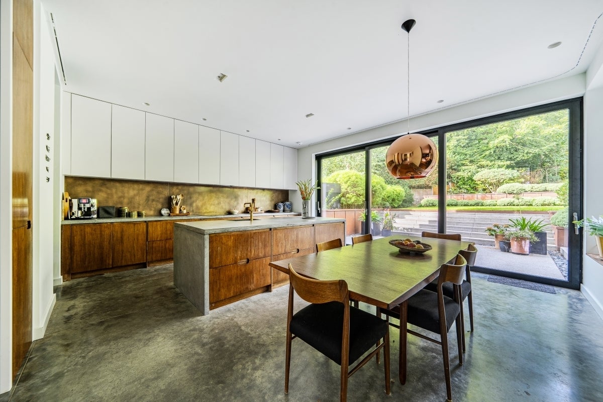 House Alders Road in Reigate and Banstead