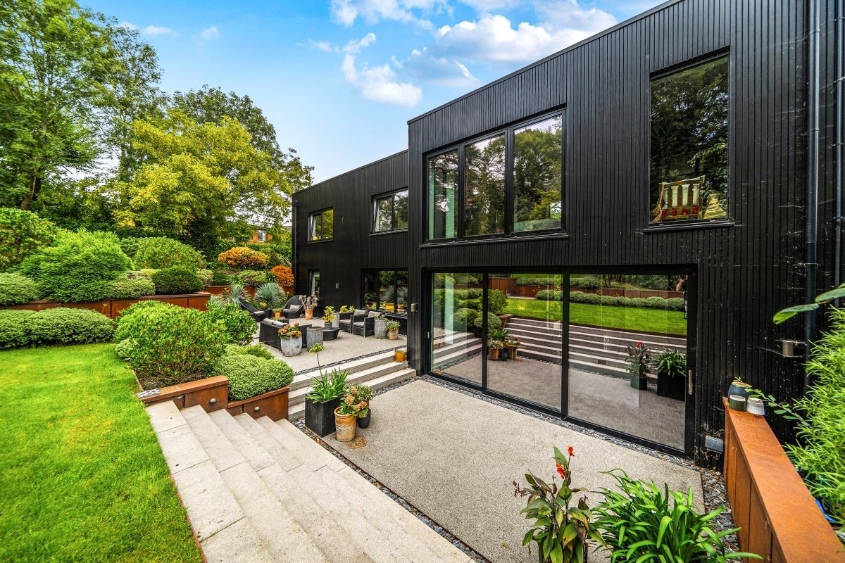 House Alders Road in Reigate and Banstead