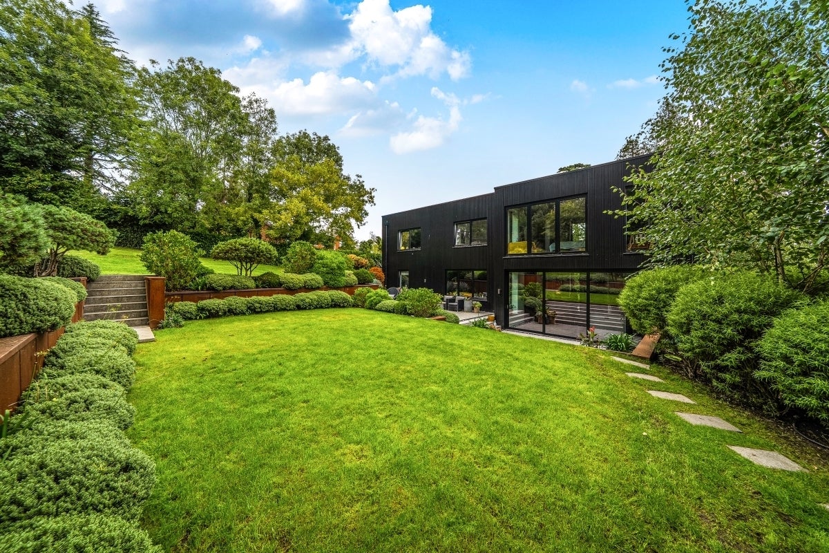 House Alders Road in Reigate and Banstead