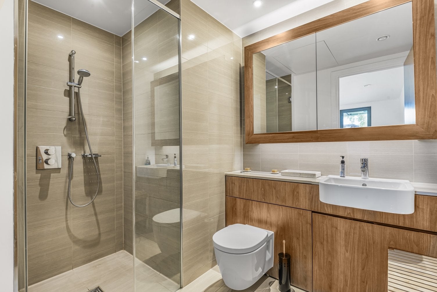 Flat Camberwell Passage in Greater London