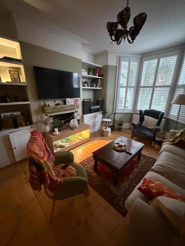 Room Dongola Road in Greater London
