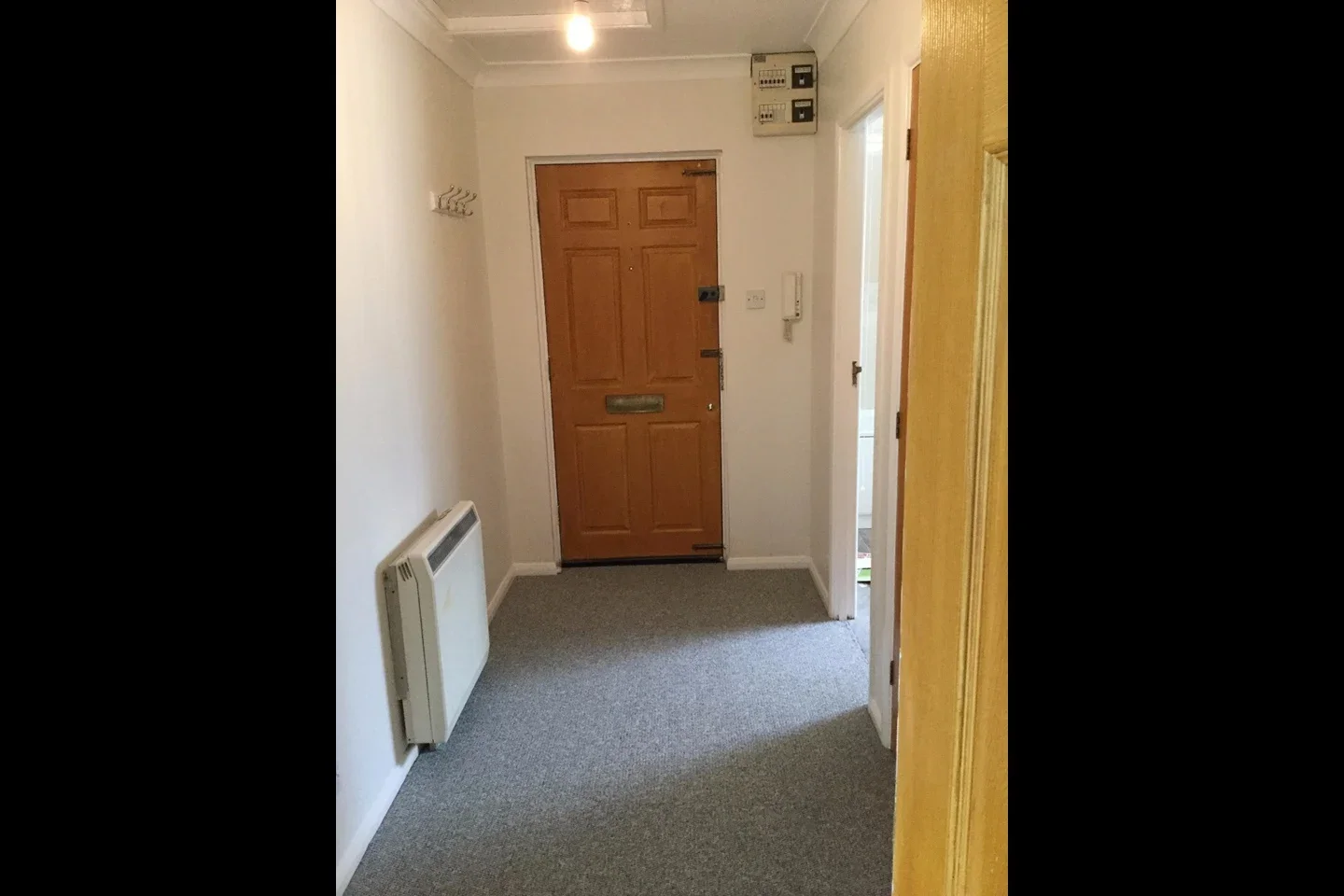 Flat Magpie Close in Greater London