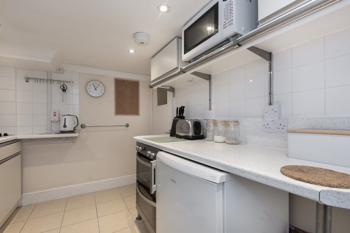 Flat Mayford Road in Greater London