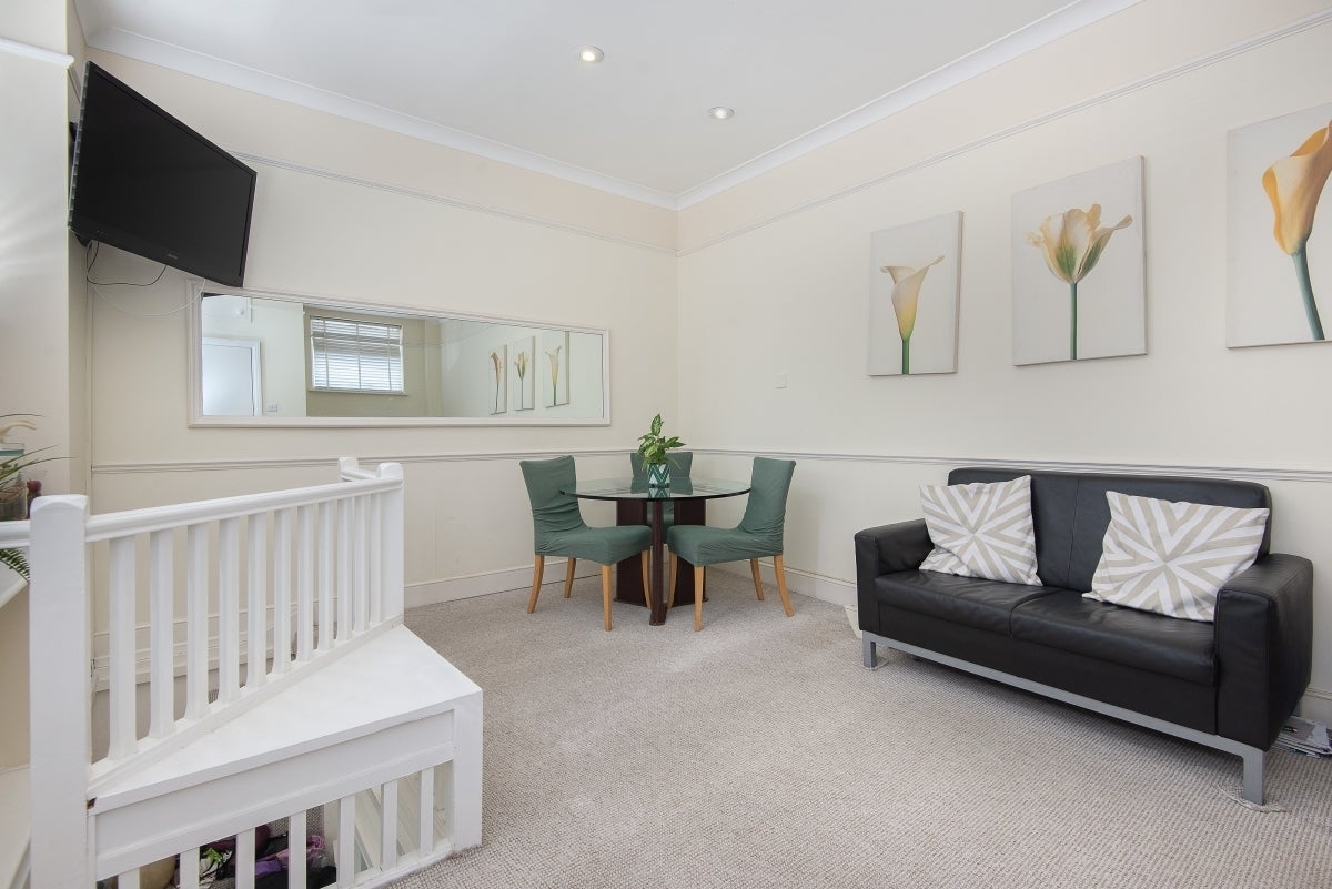 Flat Mayford Road in Greater London