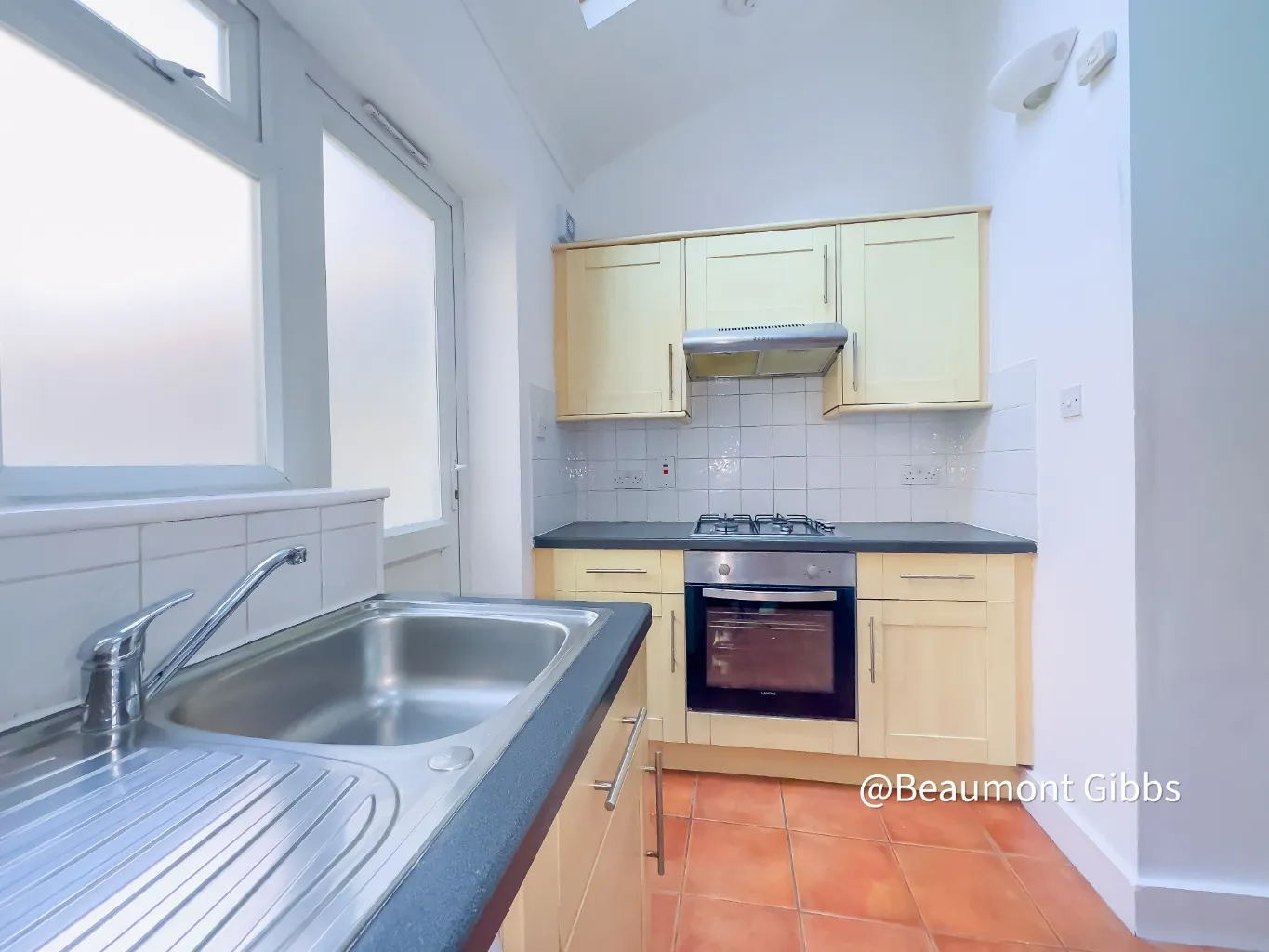 Flat Vicarage Park in Greater London