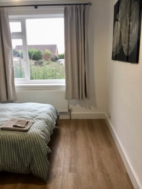 Room Comery Avenue in Nottingham