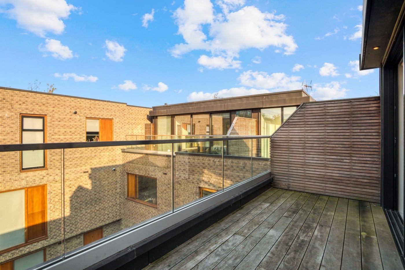 House Queen's Drive in Greater London