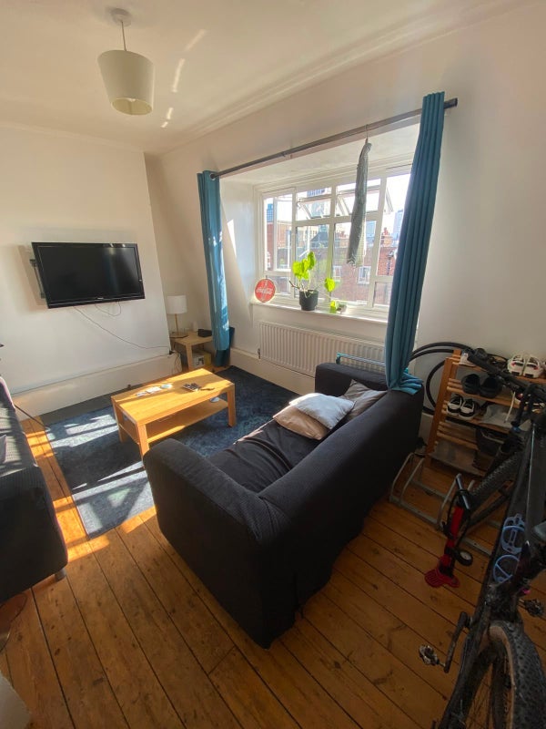 Room Fairfield Drive in Greater London